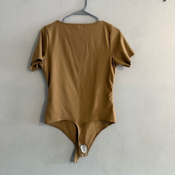 Good American Scuba Modern Bodysuit T-shirt Pecan NWOT - Picture 4 of 9